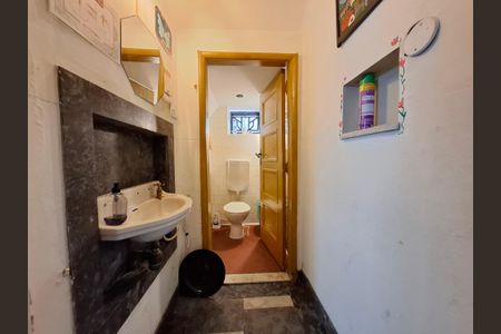 Casa à venda com 240m², 4 quartos e 2 vagas Casa à venda com 240m², 4 quartos e 2 vagasLavabo