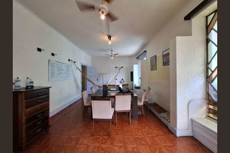 Casa à venda com 240m², 4 quartos e 2 vagas Casa à venda com 240m², 4 quartos e 2 vagasQuarto 2