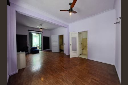 Casa à venda com 240m², 4 quartos e 2 vagas Casa à venda com 240m², 4 quartos e 2 vagasSuíte