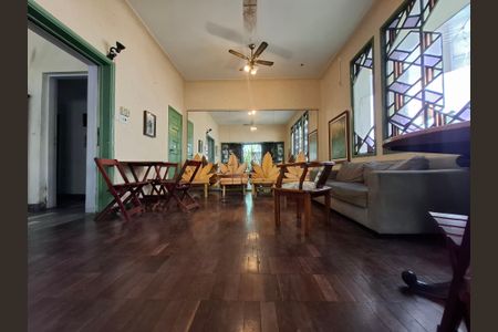 Casa à venda com 240m², 4 quartos e 2 vagas Casa à venda com 240m², 4 quartos e 2 vagasSala de jantar