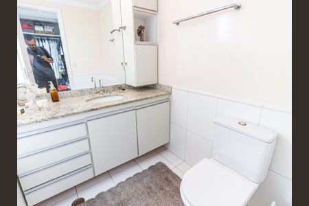 Apartamento à venda com 178m², 4 quartos e 3 vagas Apartamento à venda com 178m², 4 quartos e 3 vagasBanheiro da Suíte 1