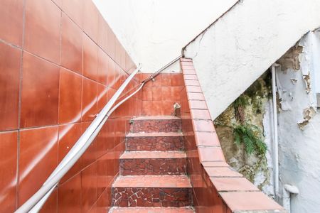 Casa à venda com 200m², 2 quartos e 4 vagas Casa à venda com 200m², 2 quartos e 4 vagasEscada