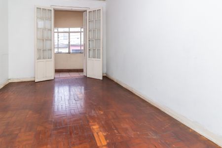 Casa à venda com 200m², 2 quartos e 4 vagas Casa à venda com 200m², 2 quartos e 4 vagasQuarto