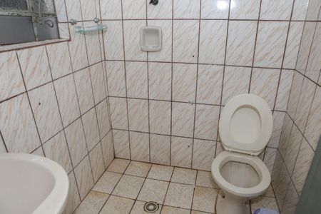 Casa à venda com 280m², 6 quartos e 4 vagas Casa à venda com 280m², 6 quartos e 4 vagasCasa 2 - Banheiro