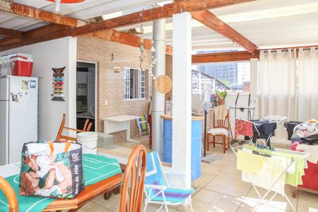 Casa à venda com 280m², 6 quartos e 4 vagas Casa à venda com 280m², 6 quartos e 4 vagasCasa 3 - Salão
