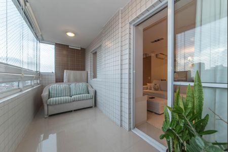 Apartamento à venda com 97m², 3 quartos e 2 vagasVaranda