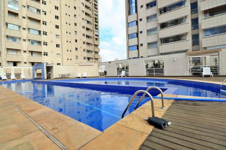 Apartamento à venda com 114m², 2 quartos e 2 vagas Apartamento à venda com 114m², 2 quartos e 2 vagasÁrea comum - Piscina