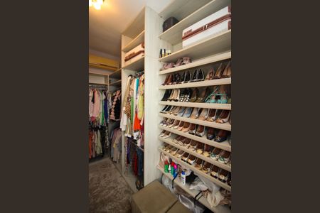 Casa à venda com 180m², 3 quartos e 2 vagasCloset