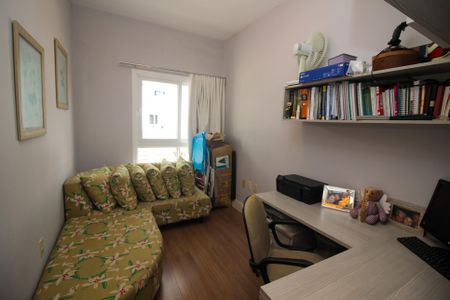 Casa à venda com 180m², 3 quartos e 2 vagasEscritório