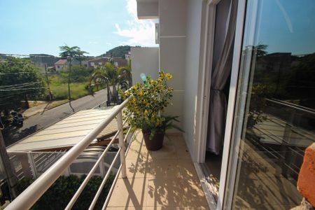 Casa à venda com 180m², 3 quartos e 2 vagasSacada do Quarto Suíte