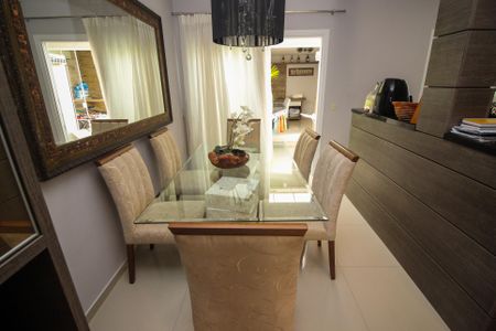 Casa à venda com 180m², 3 quartos e 2 vagasSala de Jantar