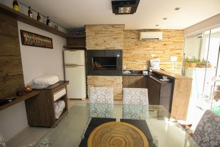 Casa à venda com 180m², 3 quartos e 2 vagasVaranda