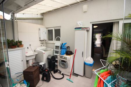 Casa à venda com 180m², 3 quartos e 2 vagasÁrea de Serviço