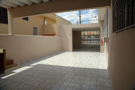 Casa à venda com 220m², 2 quartos e 8 vagasGaragem/Quintal