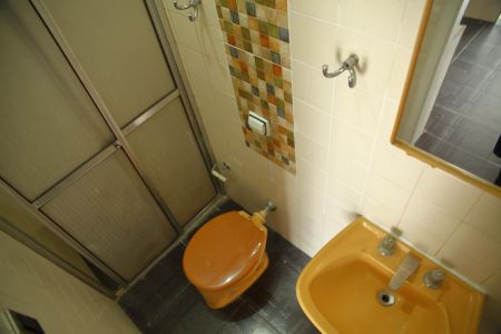 Casa à venda com 220m², 2 quartos e 8 vagasBanheiro de serviço