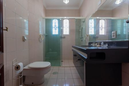 Casa para alugar com 720m², 6 quartos e 8 vagas Casa para alugar com 720m², 6 quartos e 8 vagasBanheiro Social
