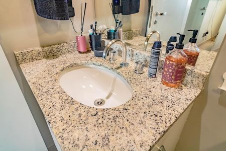 Apartamento à venda com 71m², 2 quartos e 1 vaga Apartamento à venda com 71m², 2 quartos e 1 vagaBanheiro da Suíte