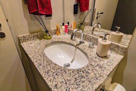 Apartamento à venda com 71m², 2 quartos e 1 vaga Apartamento à venda com 71m², 2 quartos e 1 vagaBanheiro Social