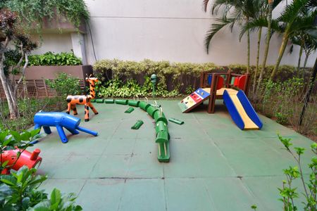 Apartamento para alugar com 137m², 4 quartos e 3 vagasÁrea comum - Playground