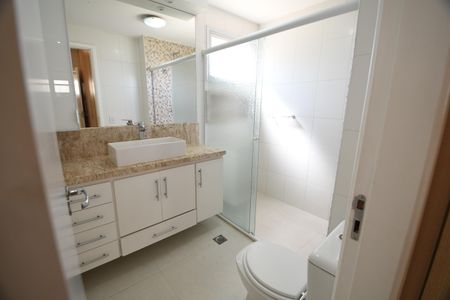 Apartamento para alugar com 137m², 4 quartos e 3 vagasBanheiro da Suíte 1