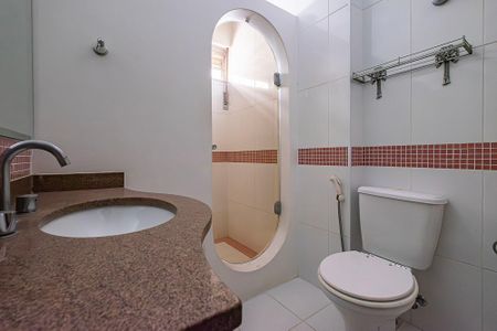 Apartamento à venda com 333m², 3 quartos e 5 vagas Apartamento à venda com 333m², 3 quartos e 5 vagasBanheiro da Suíte 2