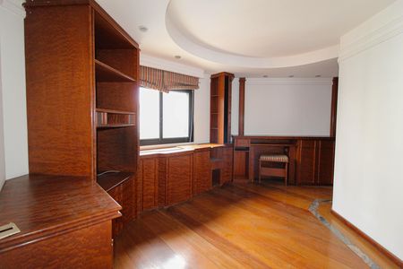 Apartamento à venda com 311m², 3 quartos e sem vaga Apartamento à venda com 311m², 3 quartos e sem vagaSala de TV