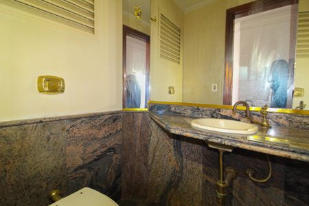 Apartamento à venda com 311m², 3 quartos e sem vaga Apartamento à venda com 311m², 3 quartos e sem vagaLavabo