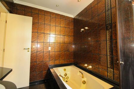 Apartamento à venda com 311m², 3 quartos e sem vaga Apartamento à venda com 311m², 3 quartos e sem vagaBanheiro da Suíte 3