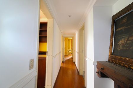 Apartamento à venda com 311m², 3 quartos e sem vaga Apartamento à venda com 311m², 3 quartos e sem vagaCorredor Quartos