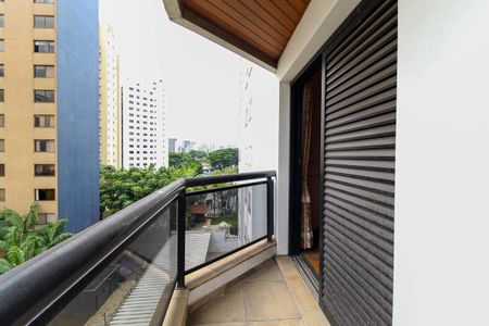 Apartamento à venda com 311m², 3 quartos e sem vaga Apartamento à venda com 311m², 3 quartos e sem vagaVaranda suíte 3