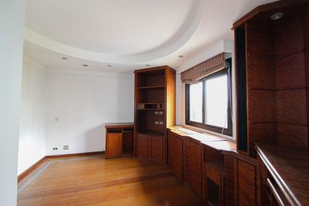 Apartamento à venda com 311m², 3 quartos e sem vaga Apartamento à venda com 311m², 3 quartos e sem vagaSala de TV