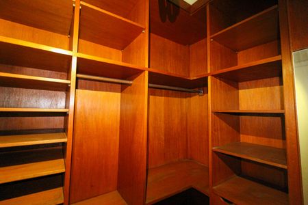 Apartamento à venda com 311m², 3 quartos e sem vaga Apartamento à venda com 311m², 3 quartos e sem vagaCloset da suíte 3