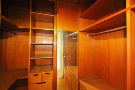 Apartamento à venda com 311m², 3 quartos e sem vaga Apartamento à venda com 311m², 3 quartos e sem vagaCloset da suíte 3