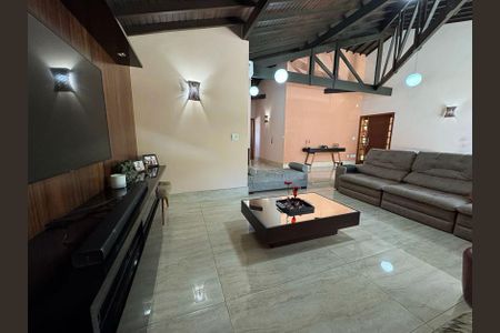 Casa à venda com 1000m², 4 quartos e 8 vagasSala