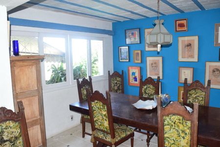 Casa à venda com 700m², 4 quartos e 2 vagas Casa à venda com 700m², 4 quartos e 2 vagasSala de Jantar