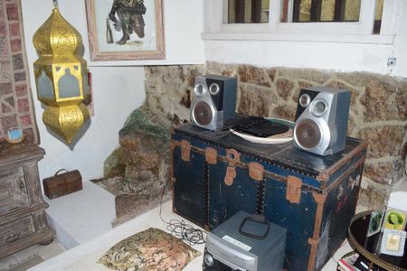 Casa à venda com 700m², 4 quartos e 2 vagas Casa à venda com 700m², 4 quartos e 2 vagasSala