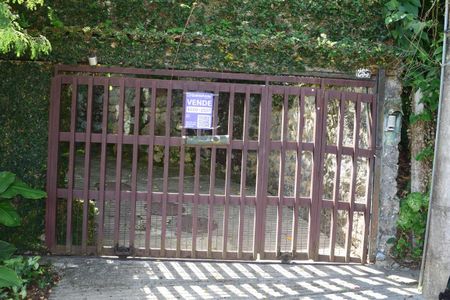 Casa à venda com 700m², 4 quartos e 2 vagas Casa à venda com 700m², 4 quartos e 2 vagasPlaquinha