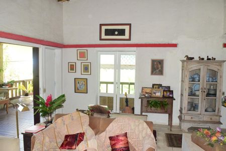 Casa à venda com 700m², 4 quartos e 2 vagas Casa à venda com 700m², 4 quartos e 2 vagasSala