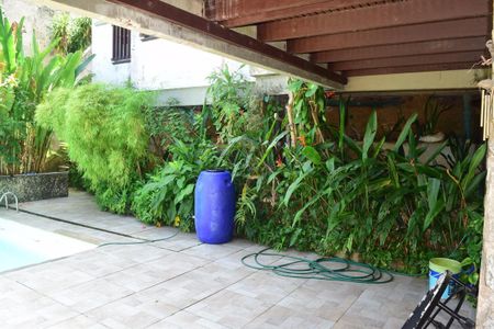 Casa à venda com 700m², 4 quartos e 2 vagas Casa à venda com 700m², 4 quartos e 2 vagasÁrea comum