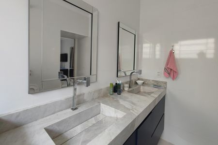 Casa à venda com 165m², 3 quartos e 4 vagasSuíte