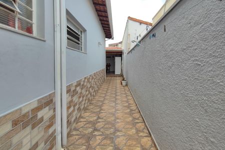 Casa à venda com 165m², 3 quartos e 4 vagasCorredor - Quintal