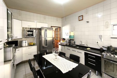 Casa à venda com 173m², 3 quartos e 4 vagas Casa à venda com 173m², 3 quartos e 4 vagasCozinha