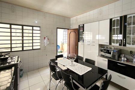 Casa à venda com 173m², 3 quartos e 4 vagas Casa à venda com 173m², 3 quartos e 4 vagasCozinha
