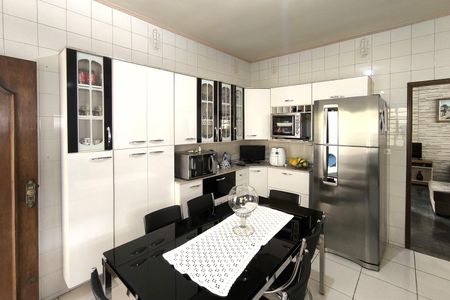 Casa à venda com 173m², 3 quartos e 4 vagas Casa à venda com 173m², 3 quartos e 4 vagasCozinha