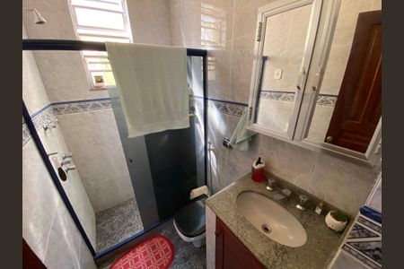 Casa à venda com 210m², 3 quartos e 2 vagas Casa à venda com 210m², 3 quartos e 2 vagasBanheiro
