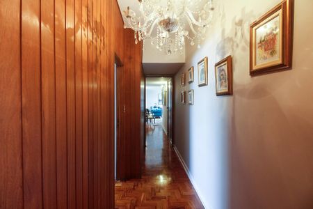 Apartamento à venda com 205m², 4 quartos e 2 vagasCorredor de Acesso