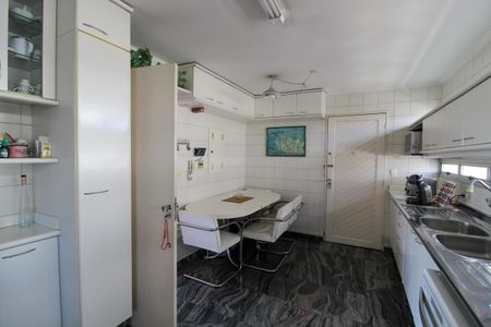 Apartamento à venda com 115m², 3 quartos e 2 vagas Apartamento à venda com 115m², 3 quartos e 2 vagasCozinha