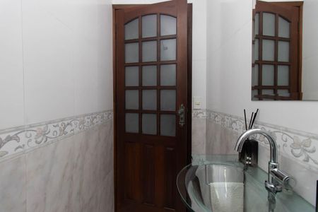 Casa à venda com 255m², 4 quartos e 5 vagas Casa à venda com 255m², 4 quartos e 5 vagasLavabo