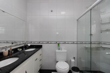 Casa à venda com 255m², 4 quartos e 5 vagas Casa à venda com 255m², 4 quartos e 5 vagasBanheiro Social