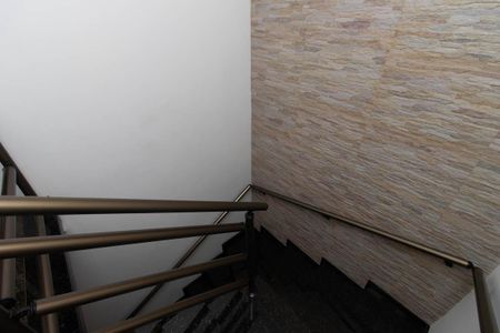 Casa à venda com 255m², 4 quartos e 5 vagas Casa à venda com 255m², 4 quartos e 5 vagasEscada